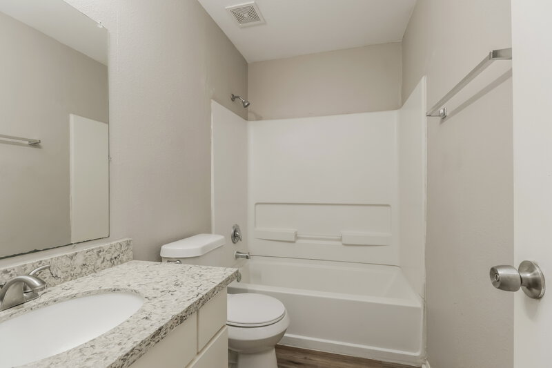 1,430/Mo, 1139 Verde Trails Dr Houston, TX 77073 Bathroom View