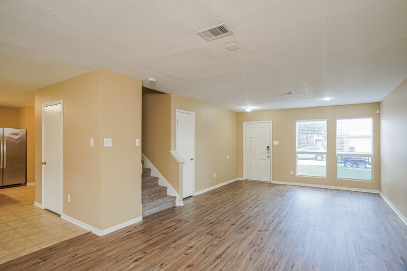 1,670/Mo, 1127 Laurel Chase Trl Houston, TX 77073 Living Room View