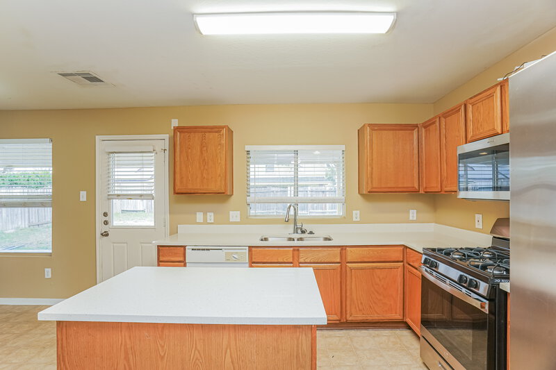 1,670/Mo, 1127 Laurel Chase Trl Houston, TX 77073 Kitchen View 2