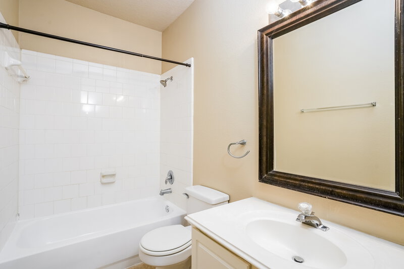 1,955/Mo, 11023 Sentry Ct Houston, TX 77065 Bathroom View