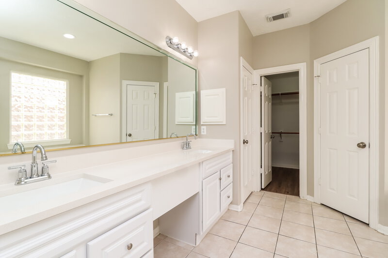 2,425/Mo, 14958 Cabin Run Ln Sugar Land, TX 77498 Main Bathroom View