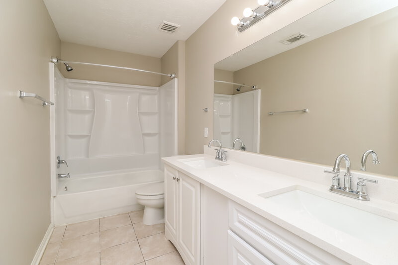 2,425/Mo, 14958 Cabin Run Ln Sugar Land, TX 77498 Main Bathroom View 2
