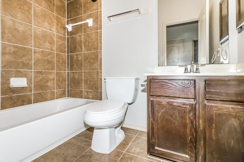 2,150/Mo, 19758 Crossfalls Ln Cypress, TX 77433 Bathroom View