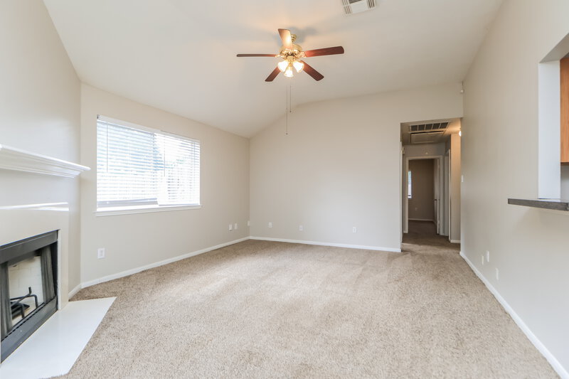 1,915/Mo, 12119 Bowsman Dr Tomball, TX 77377 Living Room View