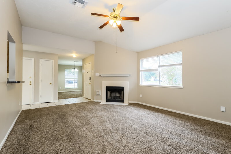 1,735/Mo, 12119 Bowsman Dr Tomball, TX 77377 Living Room View