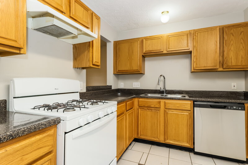 1,735/Mo, 12119 Bowsman Dr Tomball, TX 77377 Kitchen View