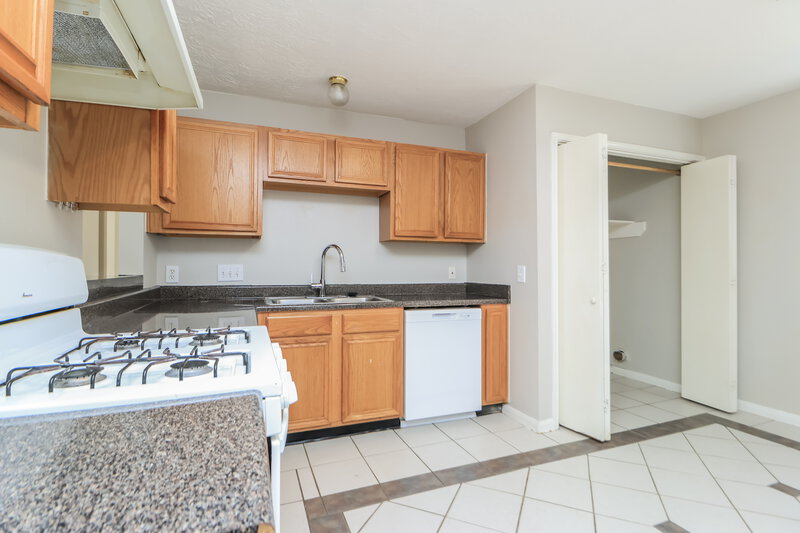 1,915/Mo, 12119 Bowsman Dr Tomball, TX 77377 Kitchen View