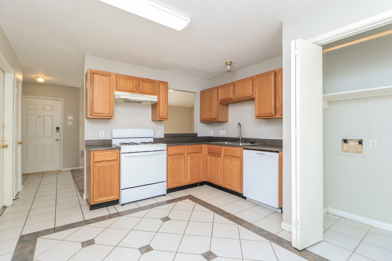1,915/Mo, 12119 Bowsman Dr Tomball, TX 77377 Kitchen View 2