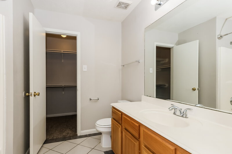 1,735/Mo, 12119 Bowsman Dr Tomball, TX 77377 Main Bathroom View
