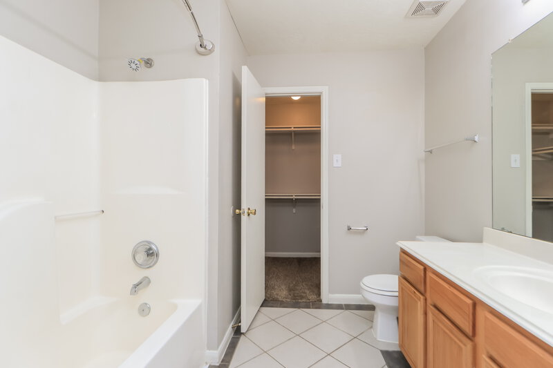 1,915/Mo, 12119 Bowsman Dr Tomball, TX 77377 Main Bathroom View