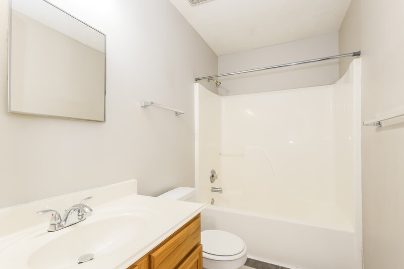 1,735/Mo, 12119 Bowsman Dr Tomball, TX 77377 Bathroom View
