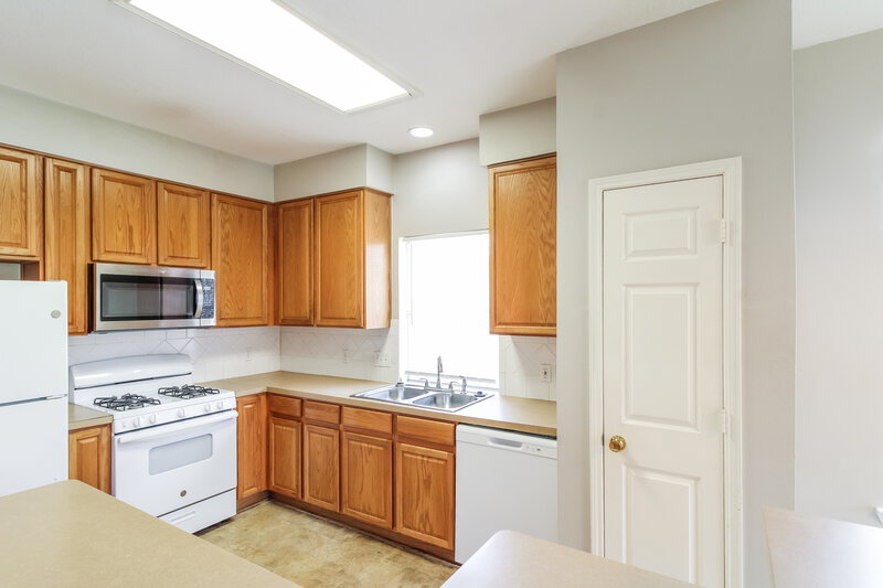 2,260/Mo, 11102 Hunting Path Ct Houston, TX 77065 Kitchen View