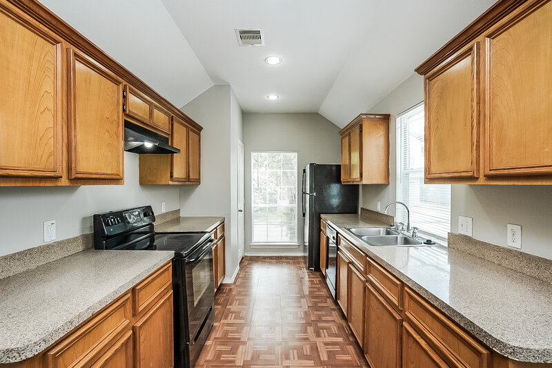 1,935/Mo, 11748 Logan Ridge Dr Houston, TX 77072 Kitchen View