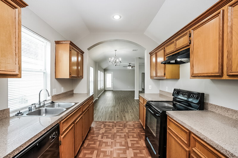 1,935/Mo, 11748 Logan Ridge Dr Houston, TX 77072 Kitchen View 2