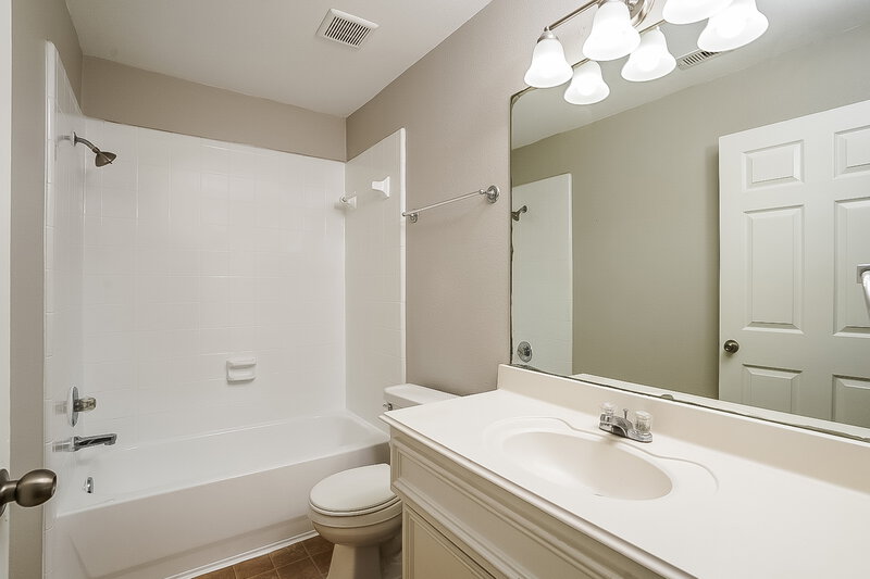 1,935/Mo, 11748 Logan Ridge Dr Houston, TX 77072 Bathroom View