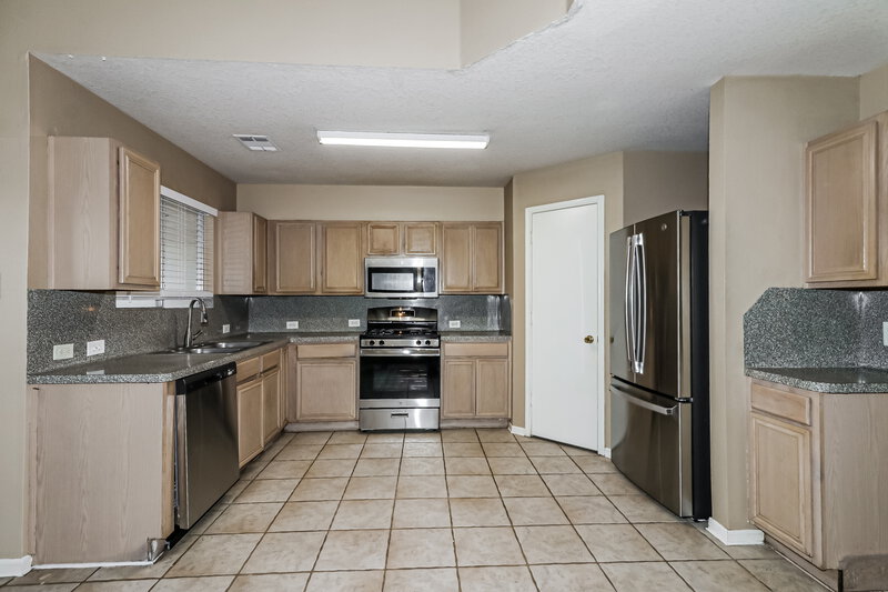 2,325/Mo, 13230 Firebrick Dr Houston, TX 77041 Kitchen View