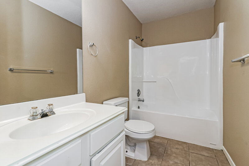 2,325/Mo, 13230 Firebrick Dr Houston, TX 77041 Bathroom View