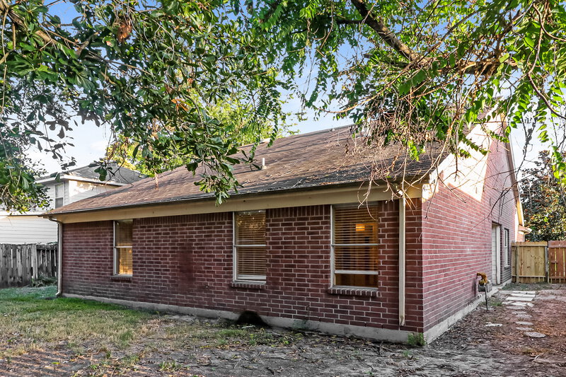 2,325/Mo, 13230 Firebrick Dr Houston, TX 77041 Rear View 2