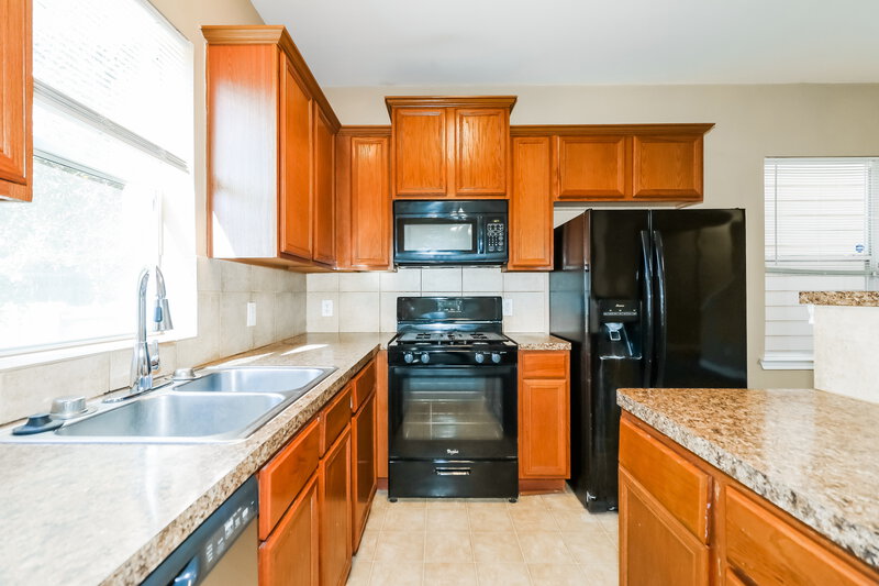 1,850/Mo, 3726 W Ashford Villa Ln Houston, TX 77082 Kitchen View