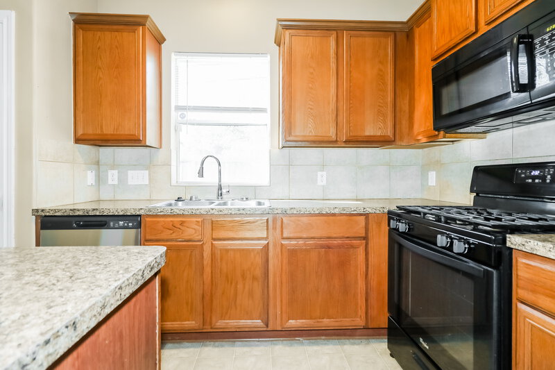 1,850/Mo, 3726 W Ashford Villa Ln Houston, TX 77082 Kitchen View 2