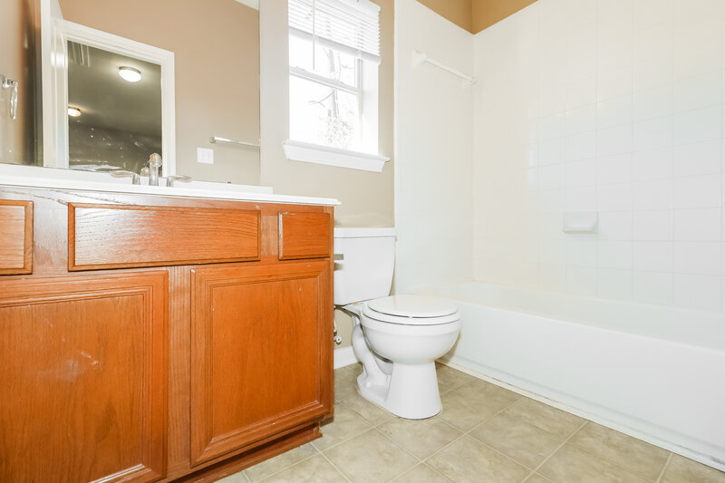 1,850/Mo, 3726 W Ashford Villa Ln Houston, TX 77082 Bathroom View