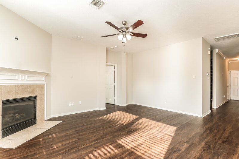 2,290/Mo, 910 Ballardwood Ct Spring, TX 77373 Living Room View 2