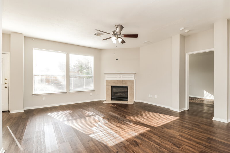 2,290/Mo, 910 Ballardwood Ct Spring, TX 77373 Living Room View 3