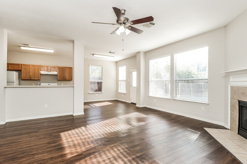 2,290/Mo, 910 Ballardwood Ct Spring, TX 77373 Living Room View 4