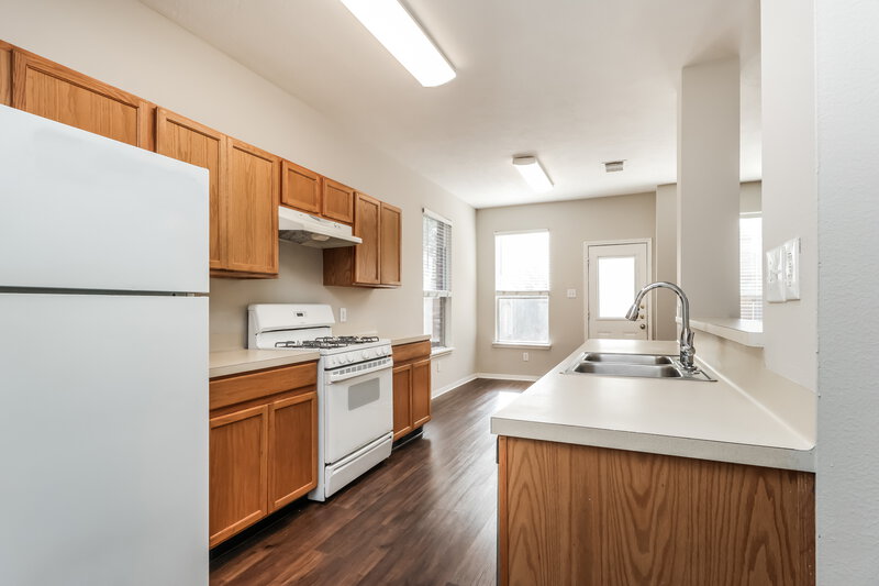 2,290/Mo, 910 Ballardwood Ct Spring, TX 77373 Kitchen View