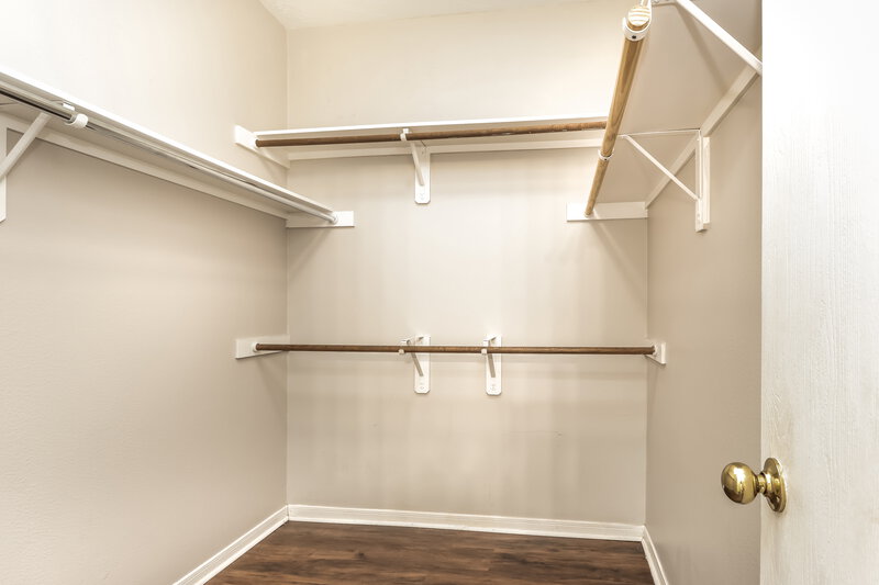 2,290/Mo, 910 Ballardwood Ct Spring, TX 77373 Walk In Closet View