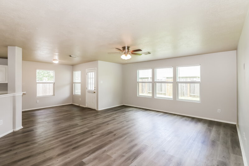 1,955/Mo, 19710 Rocky Shores Dr Tomball, TX 77375 Living Room View 2