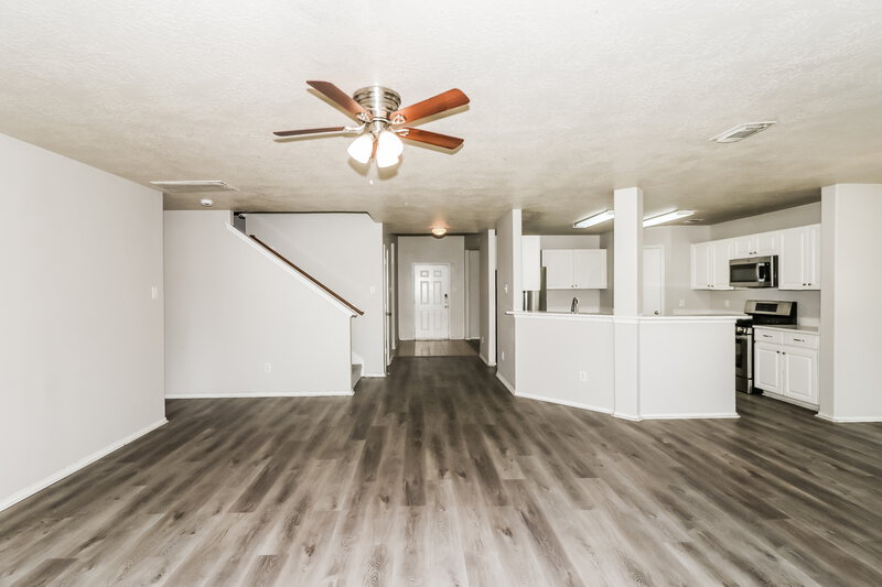 1,955/Mo, 19710 Rocky Shores Dr Tomball, TX 77375 Living Room View 3