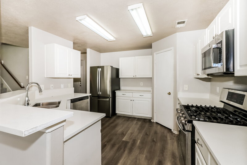 1,955/Mo, 19710 Rocky Shores Dr Tomball, TX 77375 Kitchen View