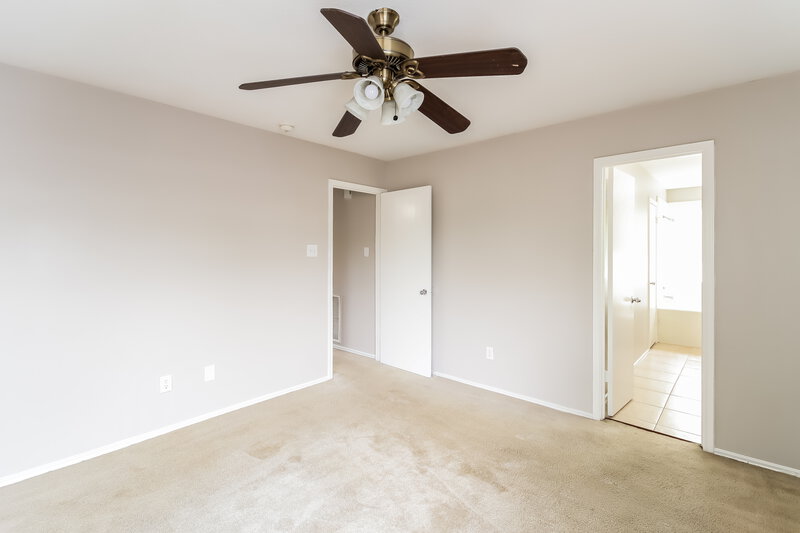 1,955/Mo, 8623 E Rachlin Cir Houston, TX 77071 Main Bedroom View