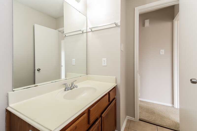 1,955/Mo, 8623 E Rachlin Cir Houston, TX 77071 Bathroom View