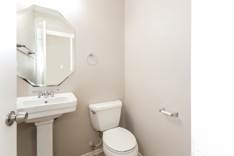 1,955/Mo, 8623 E Rachlin Cir Houston, TX 77071 Bathroom View 2