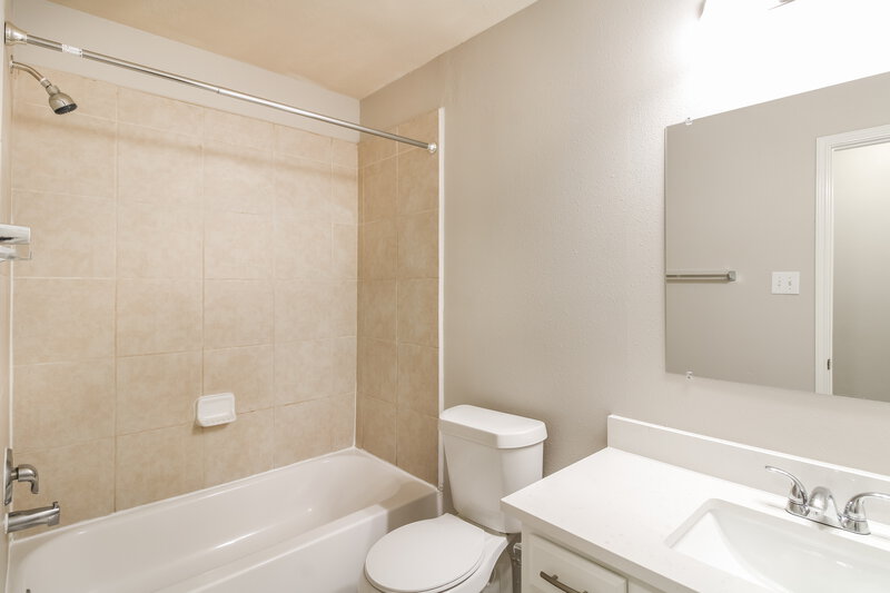 2,095/Mo, 9422 Camelia Crest Ln Houston, TX 77064 Bathroom View