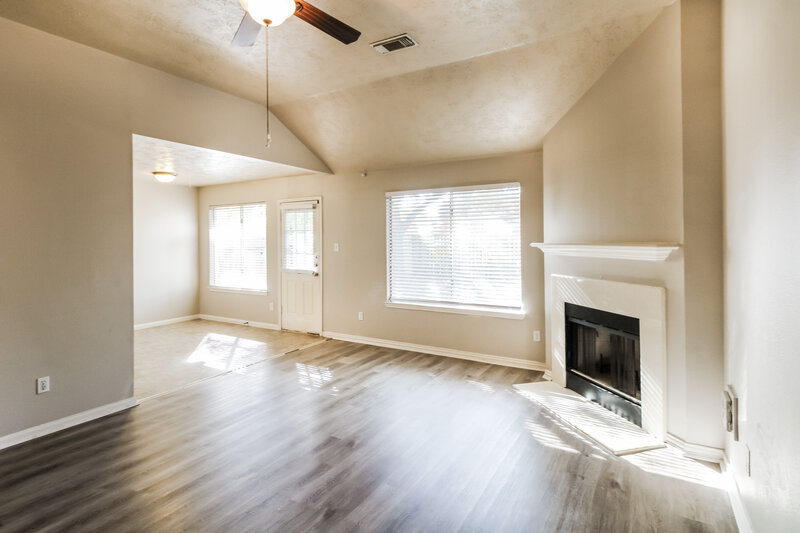 1,870/Mo, 12315 Claresholm Dr Tomball, TX 77377 Living Room View