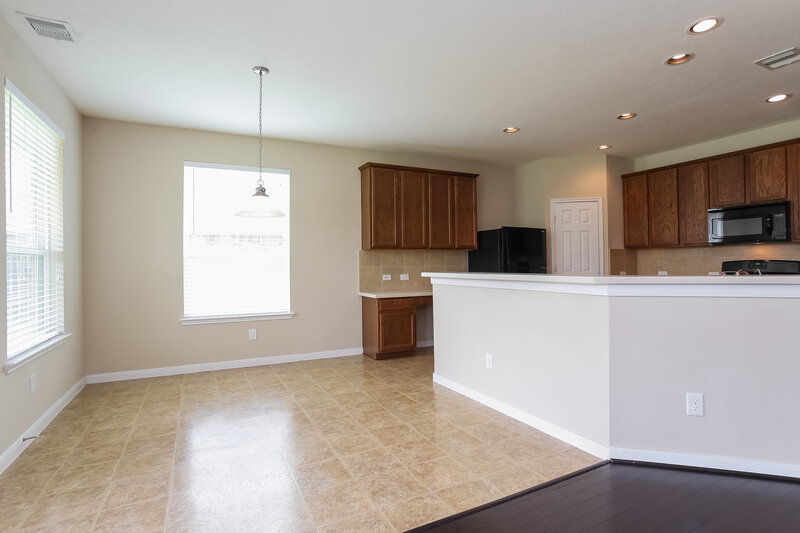 2,890/Mo, 18023 E Williams Bend Dr Cypress, TX 77433 Living Room View 2