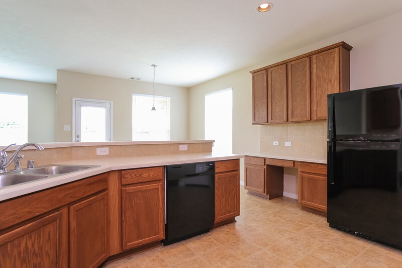 2,890/Mo, 18023 E Williams Bend Dr Cypress, TX 77433 Kitchen View 2