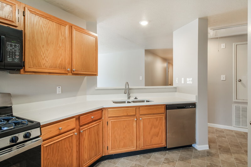 1,820/Mo, 4815 Gypsy Forest Dr Humble, TX 77346 Kitchen View 2