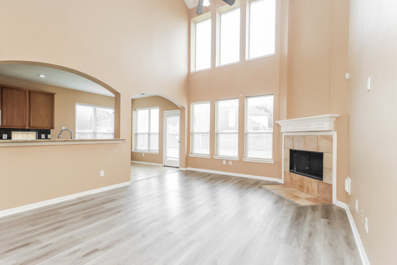 2,515/Mo, 17907 Calico Glen Ln Houston, TX 77084 Living Room View 2