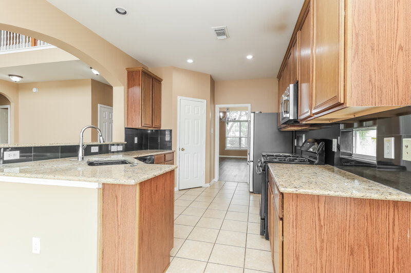 2,515/Mo, 17907 Calico Glen Ln Houston, TX 77084 Kitchen View 2