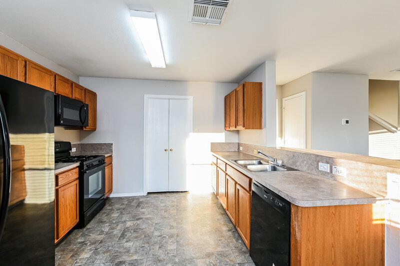 2,640/Mo, 7727 Painted Desert Dr Cypress, TX 77433 Kitchen View