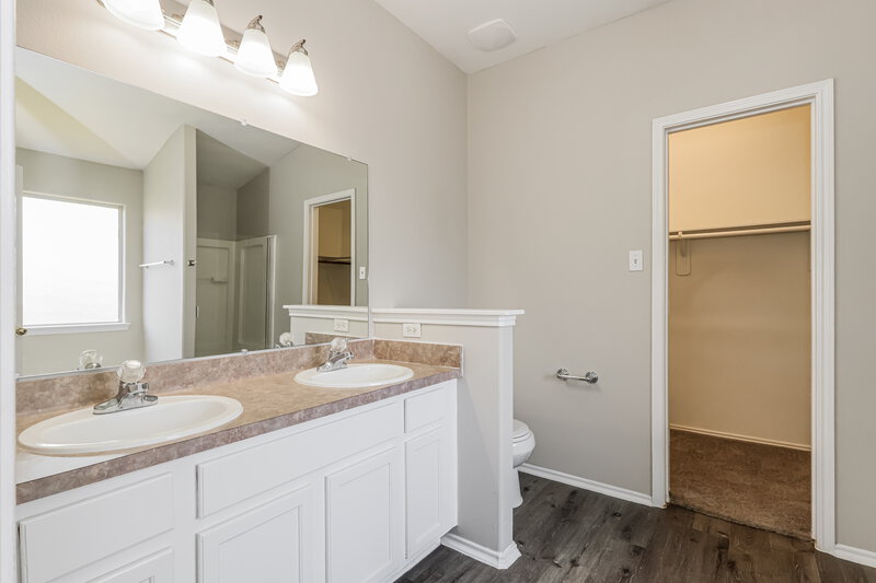 1,855/Mo, 7727 Painted Desert Dr Cypress, TX 77433 Main Bathroom View