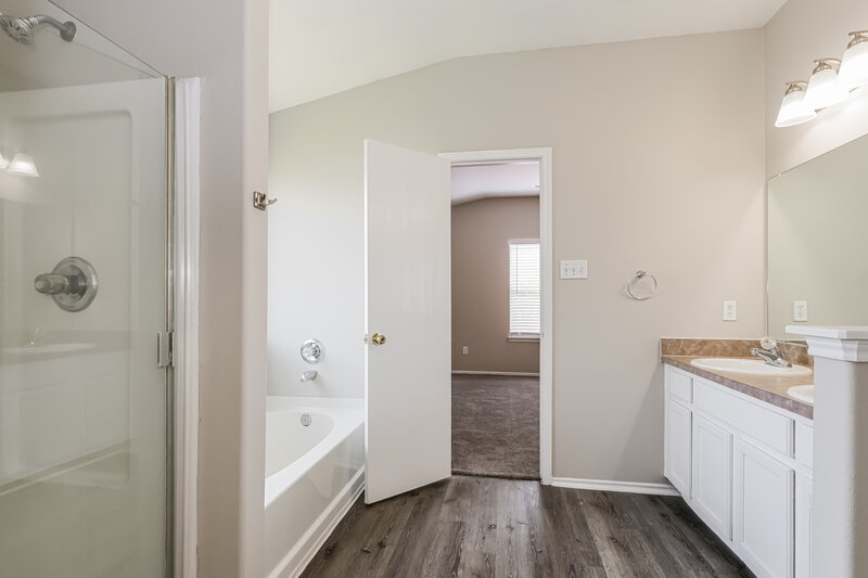 1,855/Mo, 7727 Painted Desert Dr Cypress, TX 77433 Main Bathroom View 2