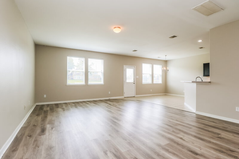 2,020/Mo, 18726 Walden Glen Cir Humble, TX 77346 Living Room View 3