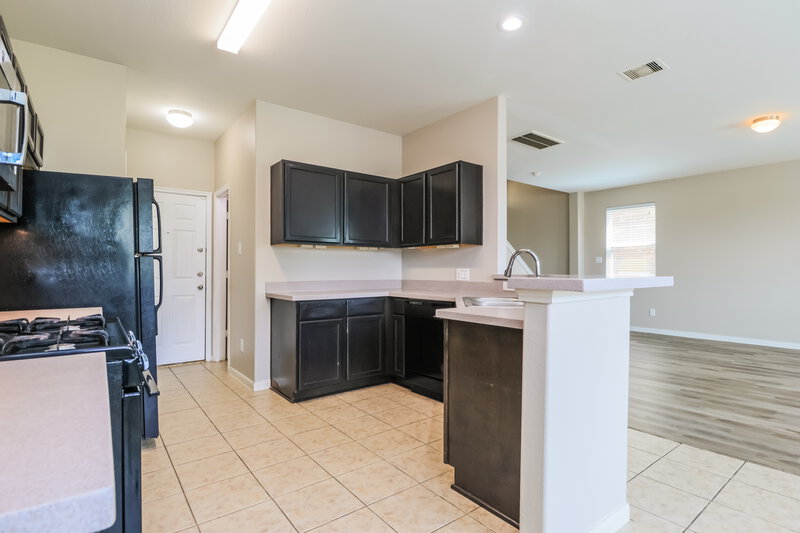2,020/Mo, 18726 Walden Glen Cir Humble, TX 77346 Kitchen View 2