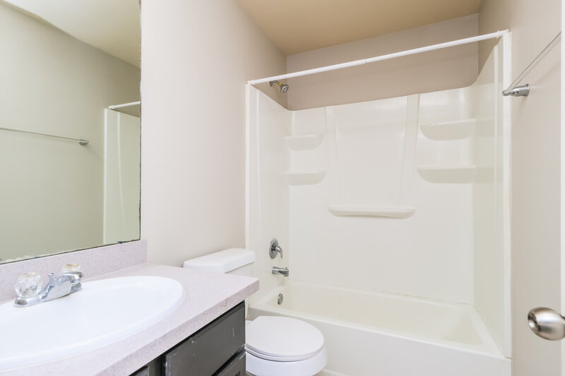 2,020/Mo, 18726 Walden Glen Cir Humble, TX 77346 Bathroom View