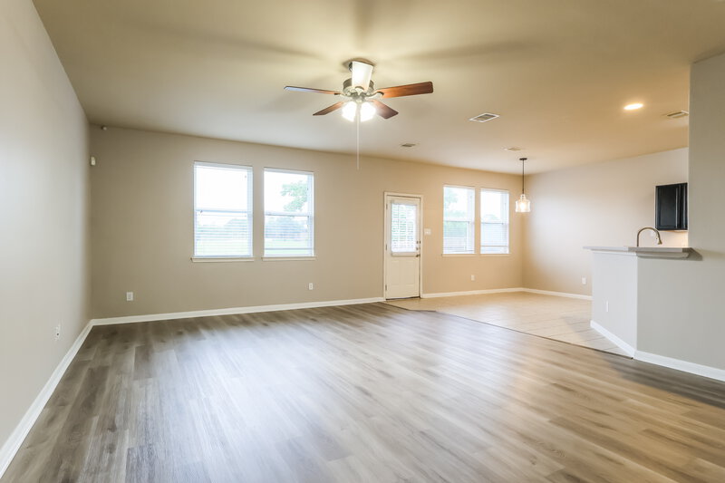 2,130/Mo, 18706 Walden Glen Cir Humble, TX 77346 Living Room View